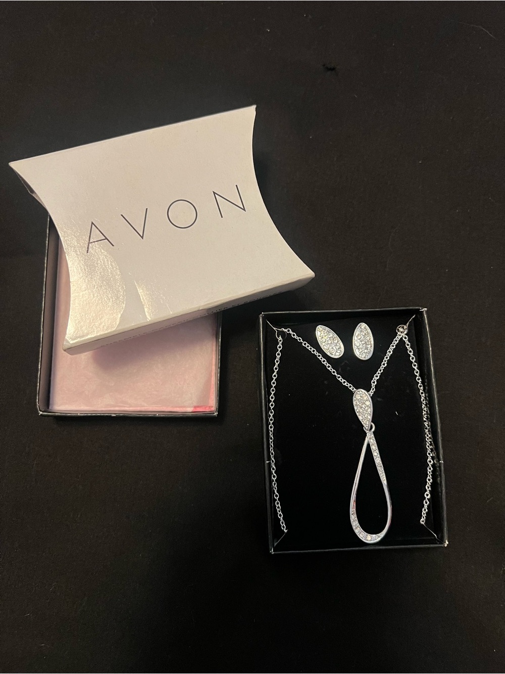Vintage Avon Teardrop Necklace And Earring Gift Set New